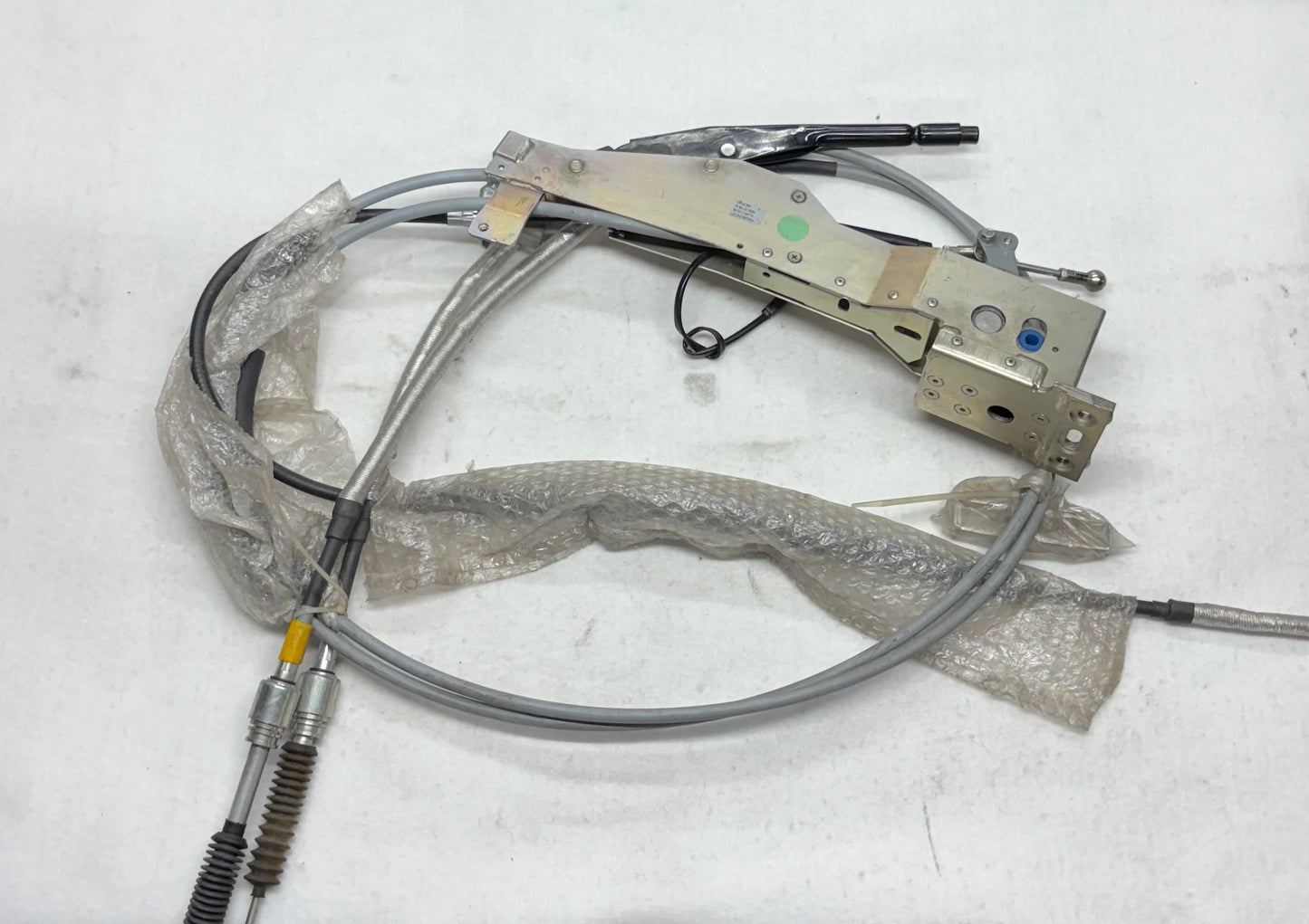 E132F0004F Gearshift/Handbrake Assembly with shifter