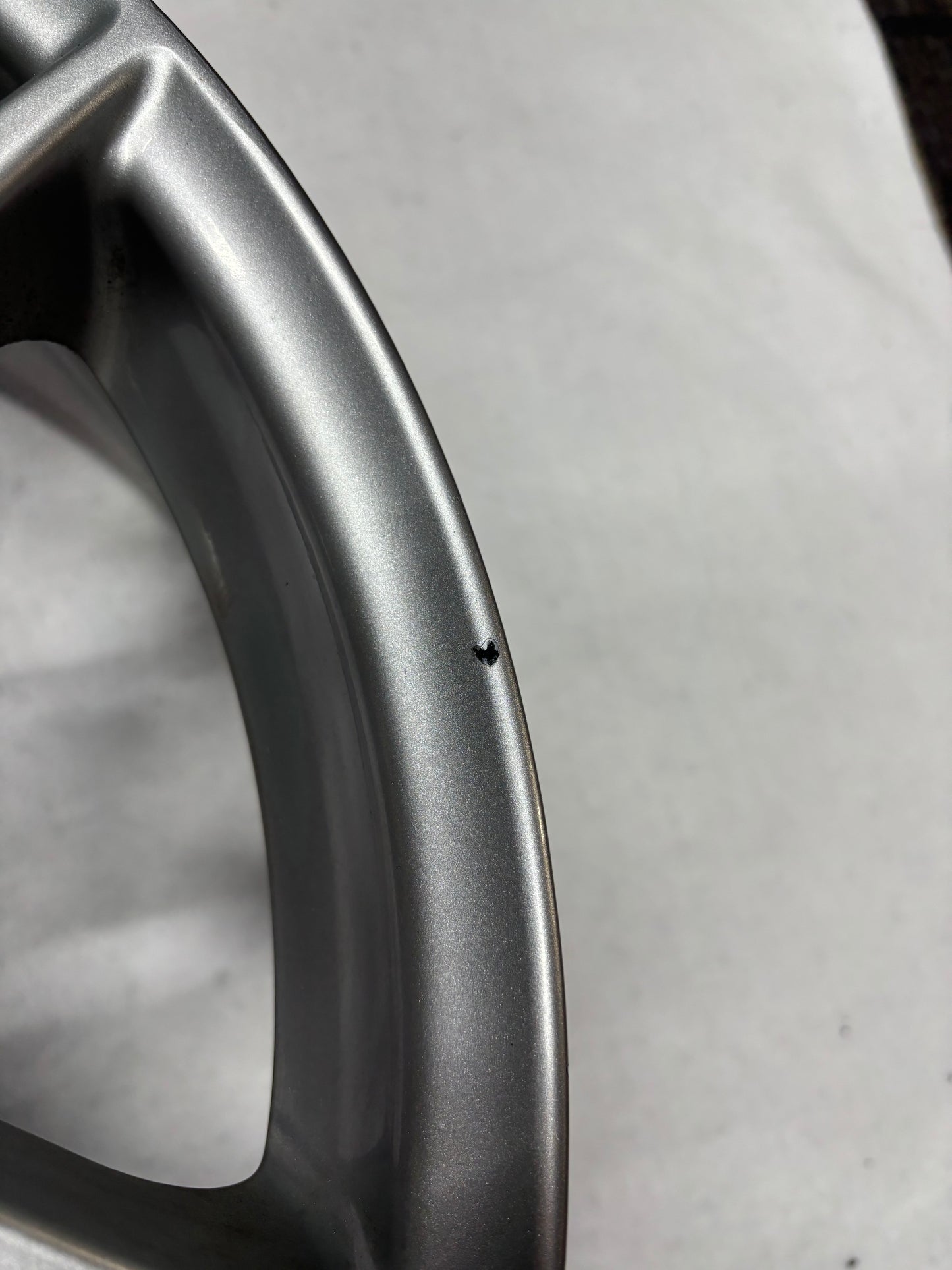 A132G0083F Ten Spoke Wheel Front 8j X 18 Cast Silver