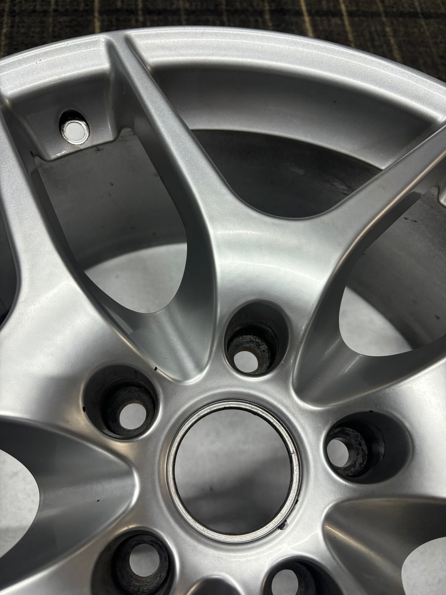 A132G0083F Ten Spoke Wheel Front 8j X 18 Cast Silver