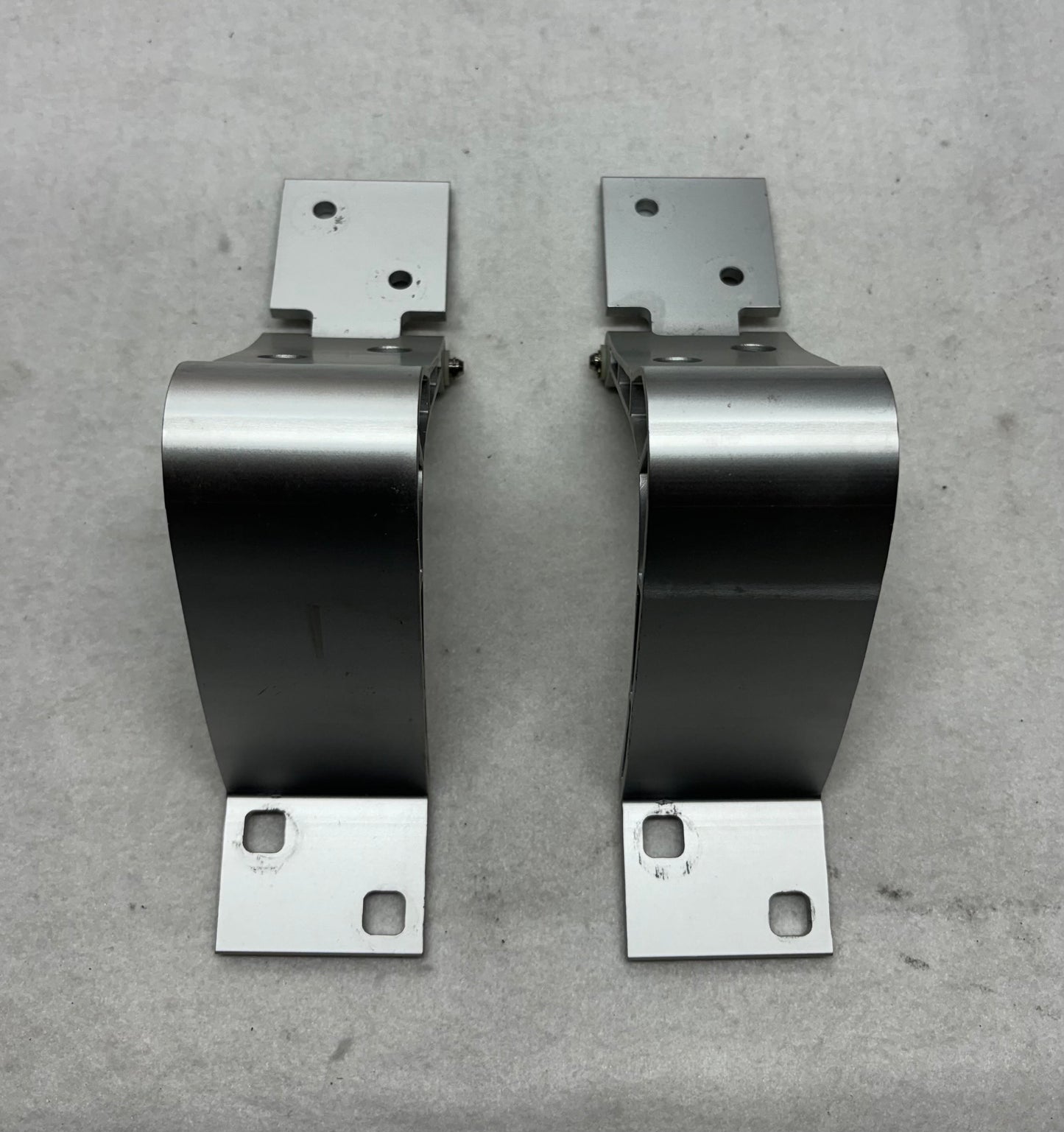 A122B0084F Tailgate Hinges *Pair*