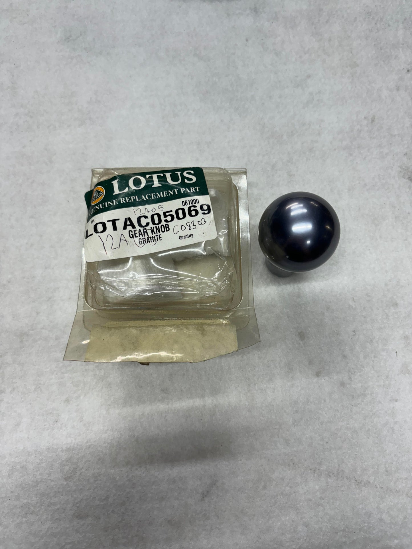 LOTAC05069 Graphite Gear shifter Knob