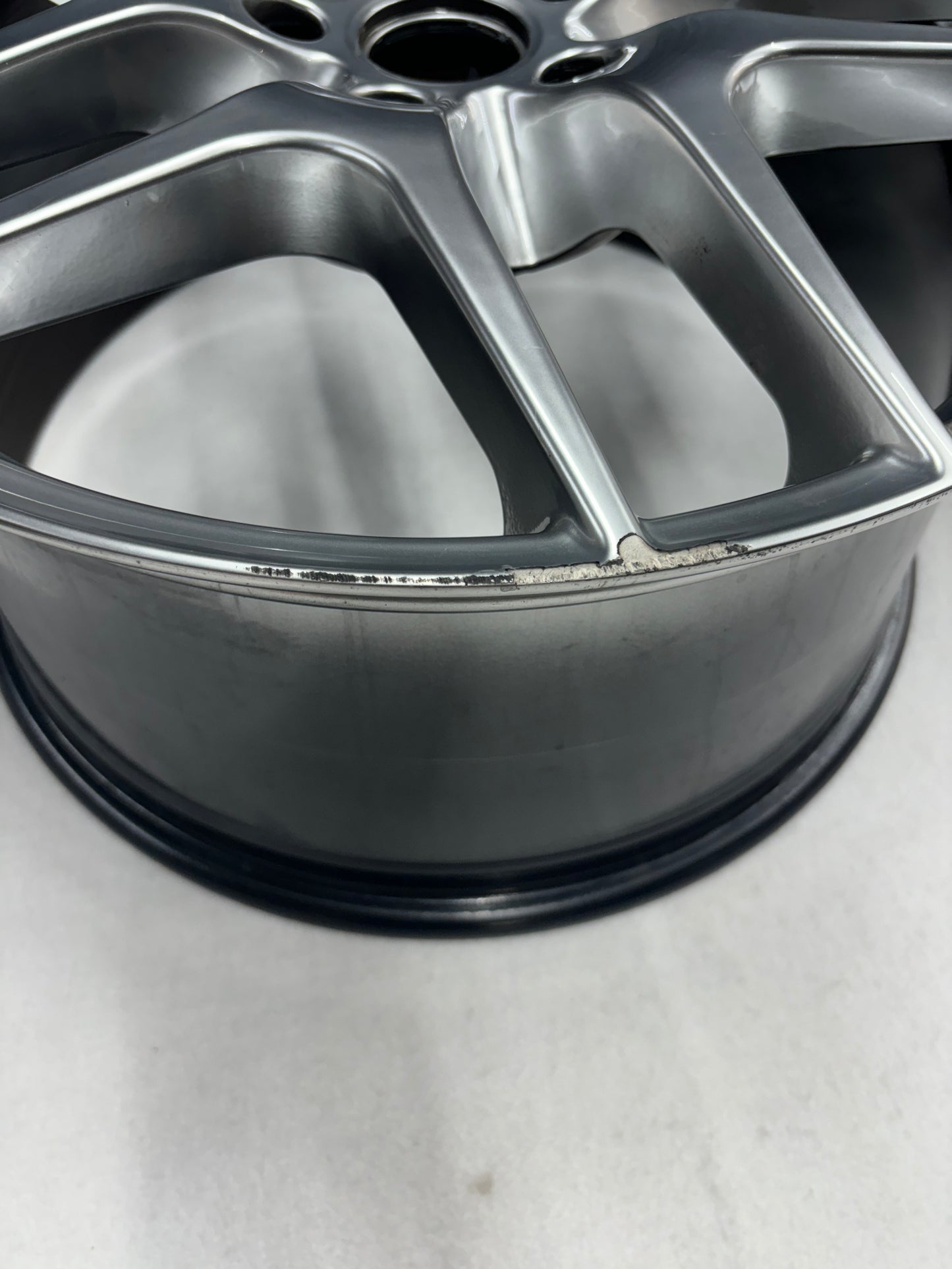 A132G0083F Ten Spoke Wheel Front 8j X 18 Cast Silver