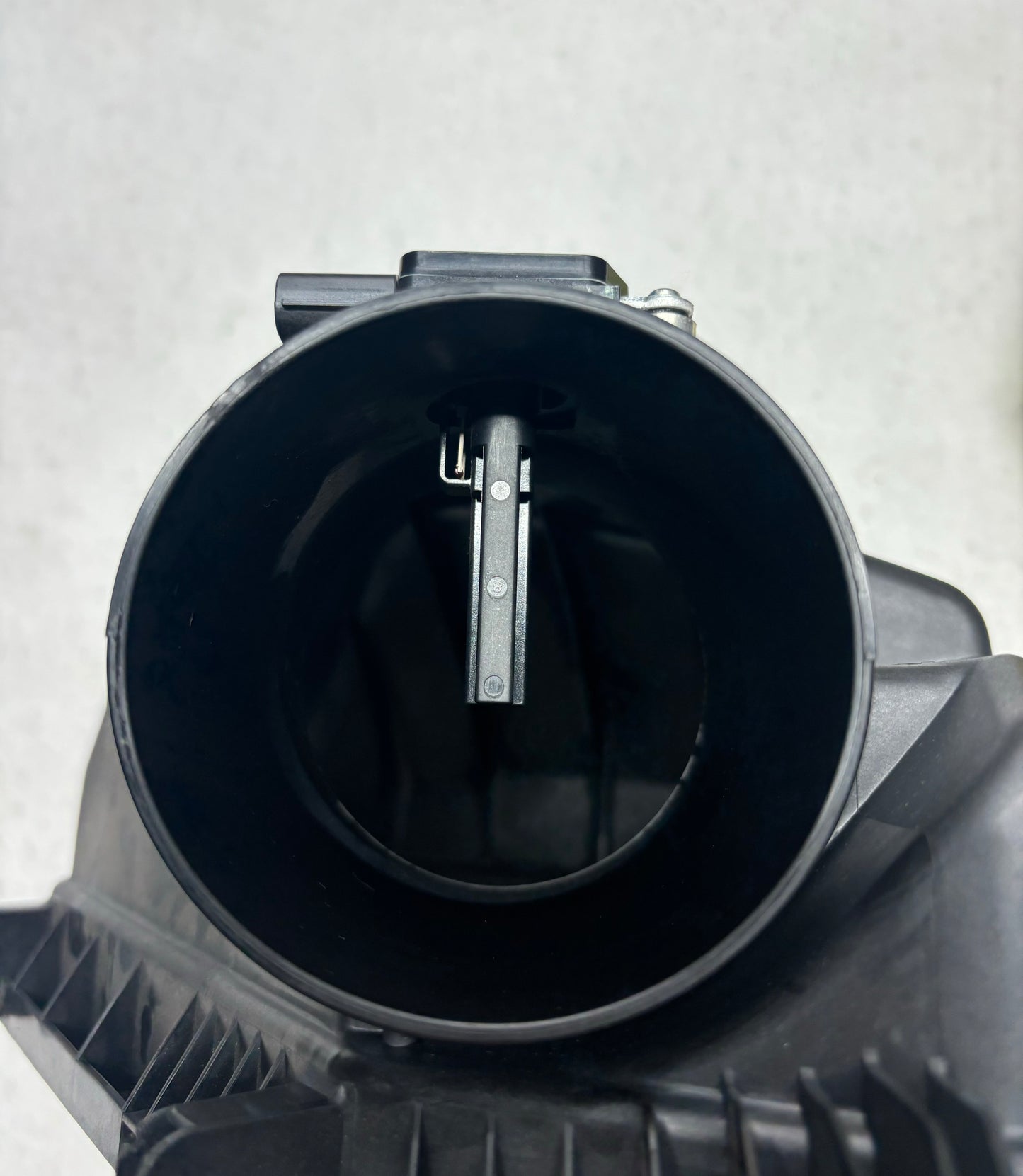 A132E0214F + A132E6482S Airbox Top Assembly With Mass Airflow Sensor