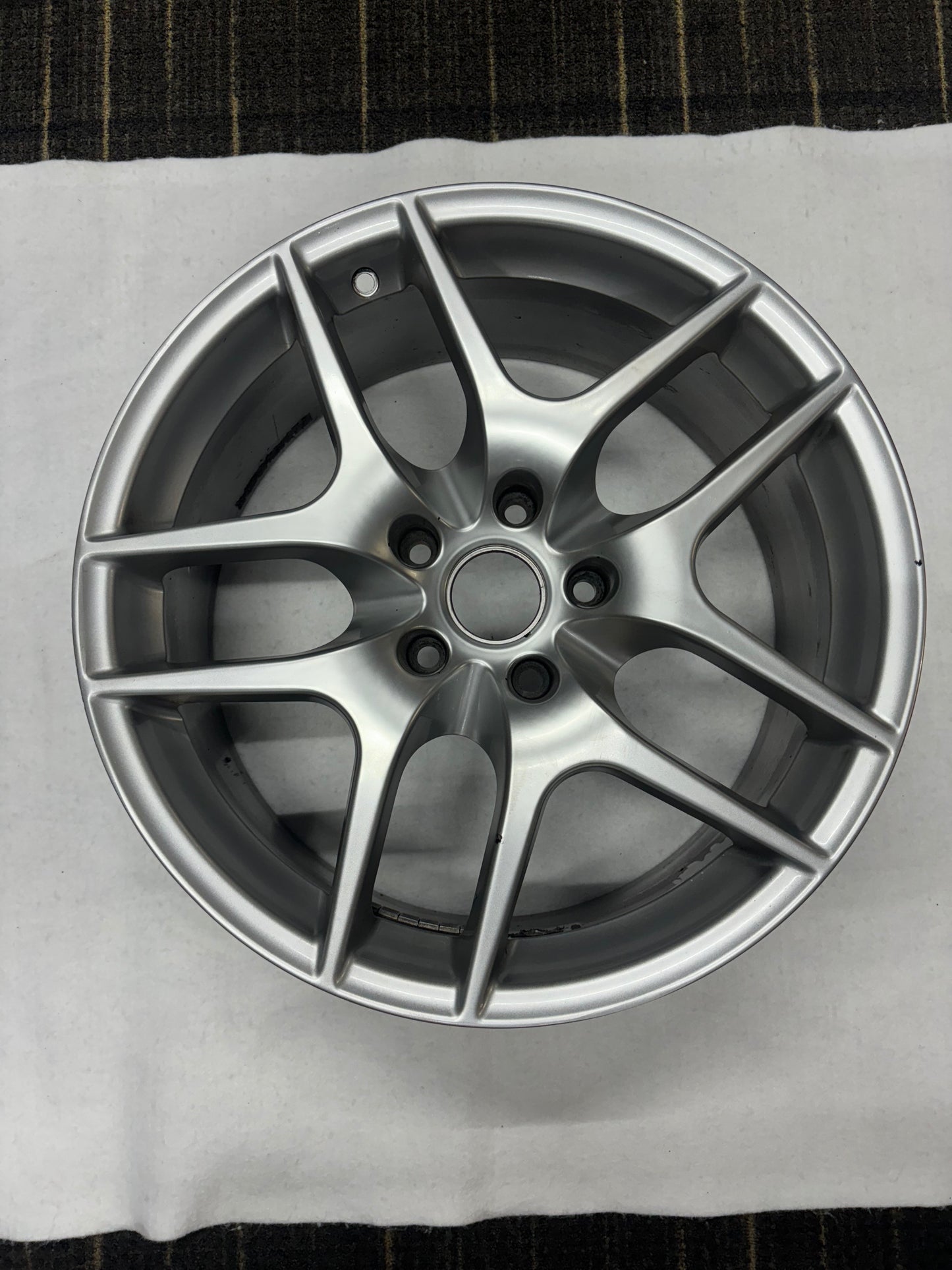 A132G0083F Ten Spoke Wheel Front 8j X 18 Cast Silver
