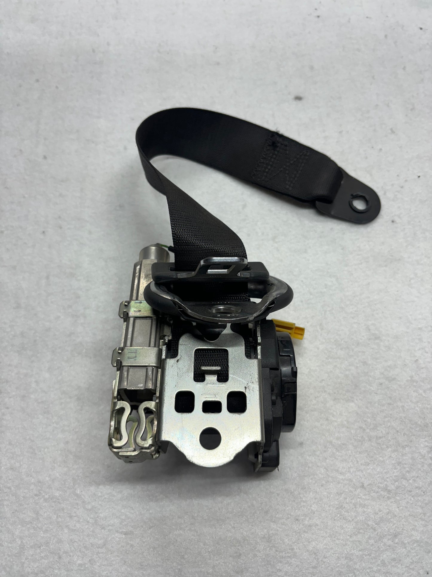 B121B0013F Seat Belt Assembly Retractor Airbag Driver