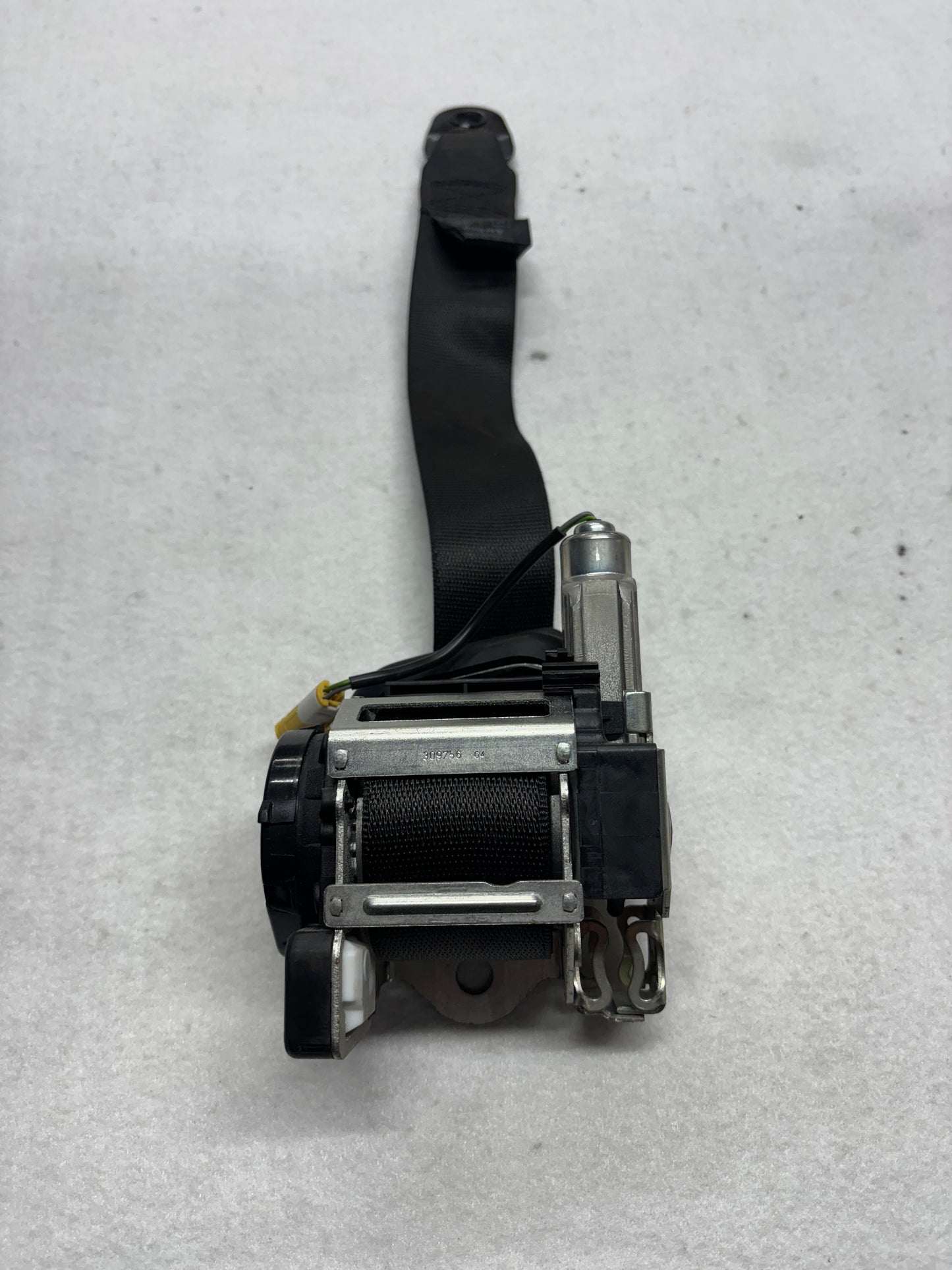 B121B0013F Seat Belt Assembly Retractor Airbag Driver