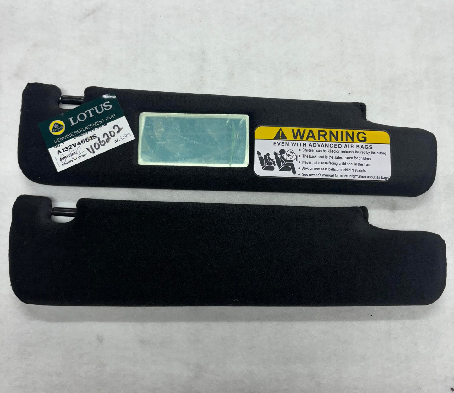 A132V4661S + A132v4660S Black Sun visor Pair