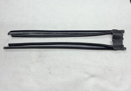 E132U4062F +  E132U4061F LH/RH Waist Seals