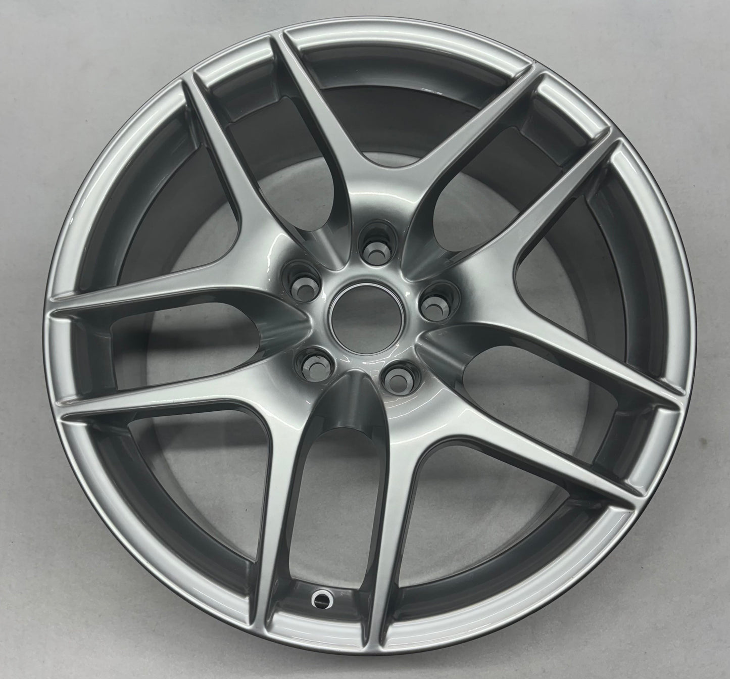 A132G0083F Ten Spoke Wheel Front 8j X 18 Cast Silver